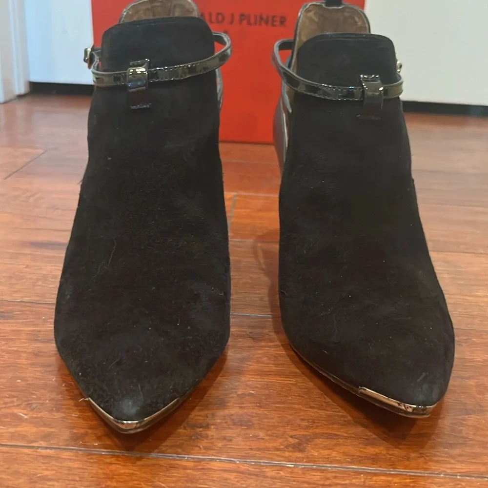 Donald Pliner high heeled bootie